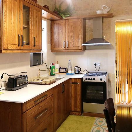 5 Minute Walk From Malta Airport Villa Gudja ภายนอก รูปภาพ