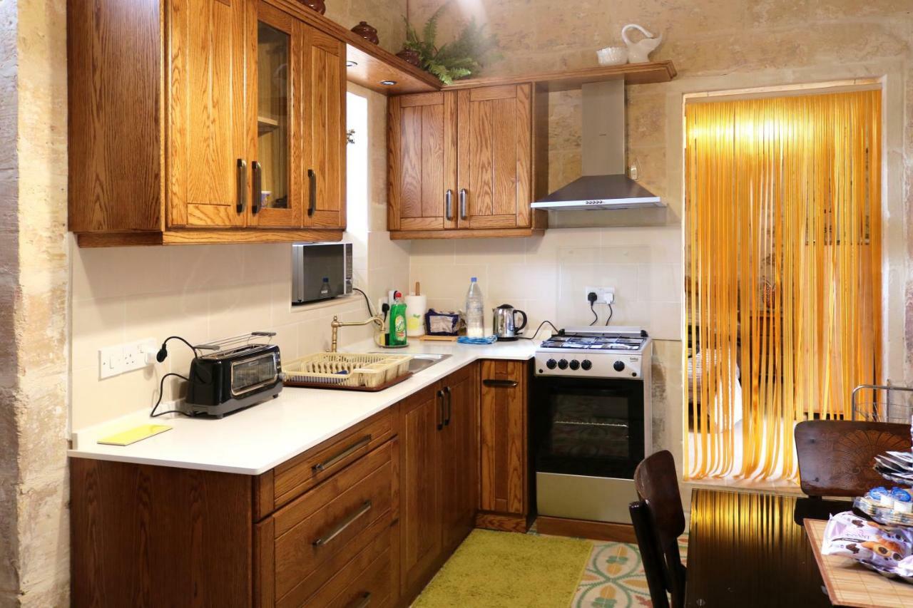 5 Minute Walk From Malta Airport Villa Gudja ภายนอก รูปภาพ