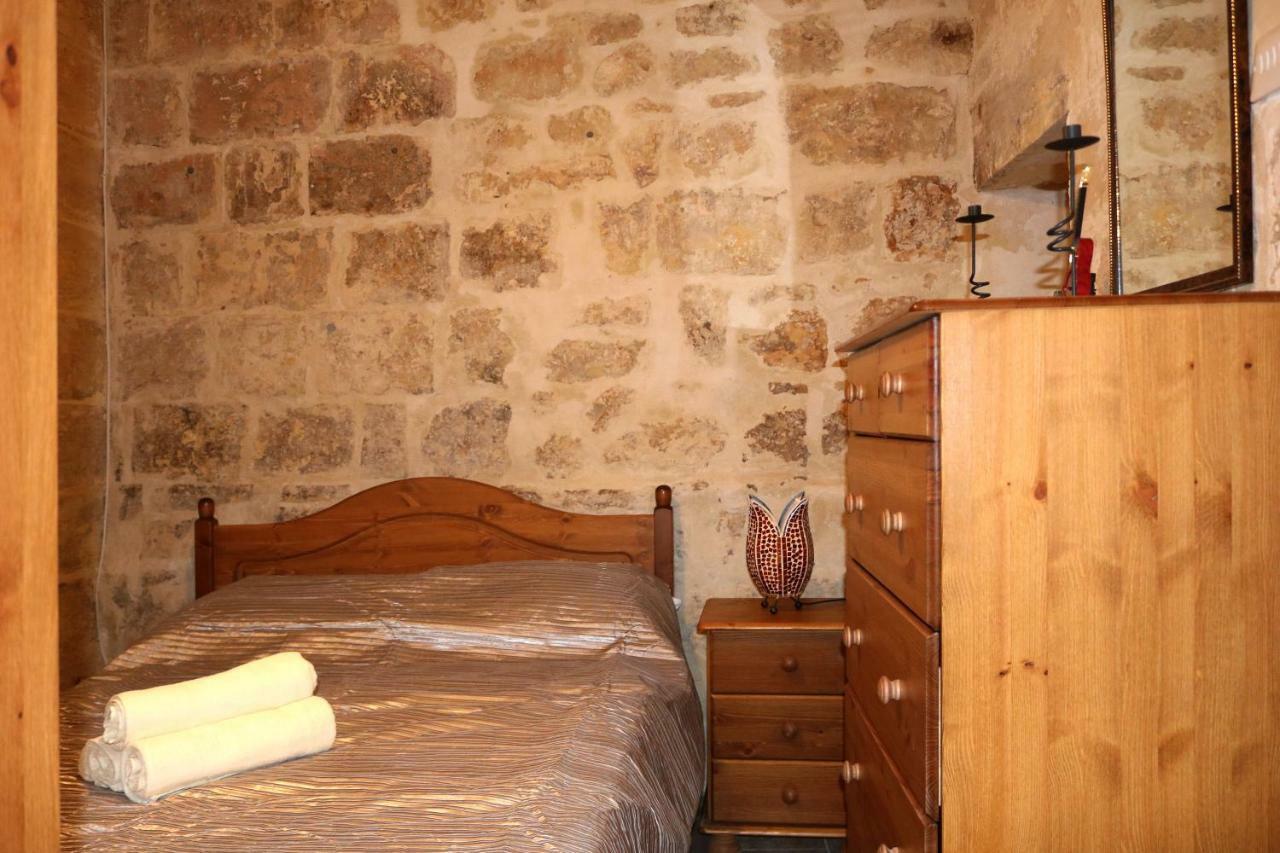 5 Minute Walk From Malta Airport Villa Gudja ภายนอก รูปภาพ