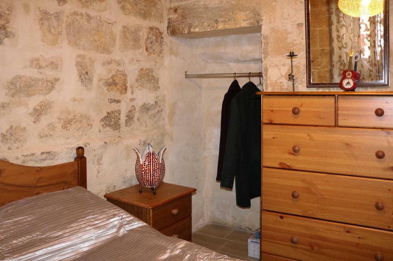 5 Minute Walk From Malta Airport Villa Gudja ภายนอก รูปภาพ