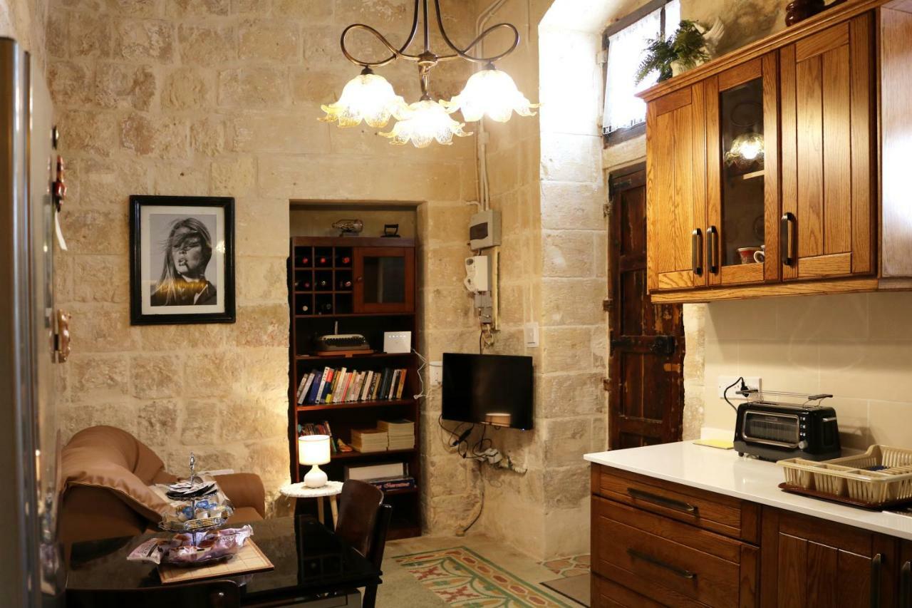 5 Minute Walk From Malta Airport Villa Gudja ภายนอก รูปภาพ