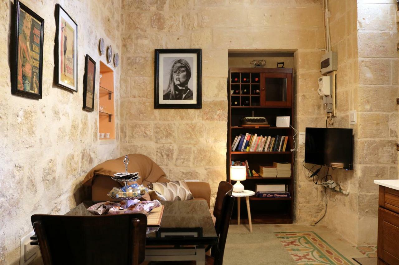 5 Minute Walk From Malta Airport Villa Gudja ภายนอก รูปภาพ