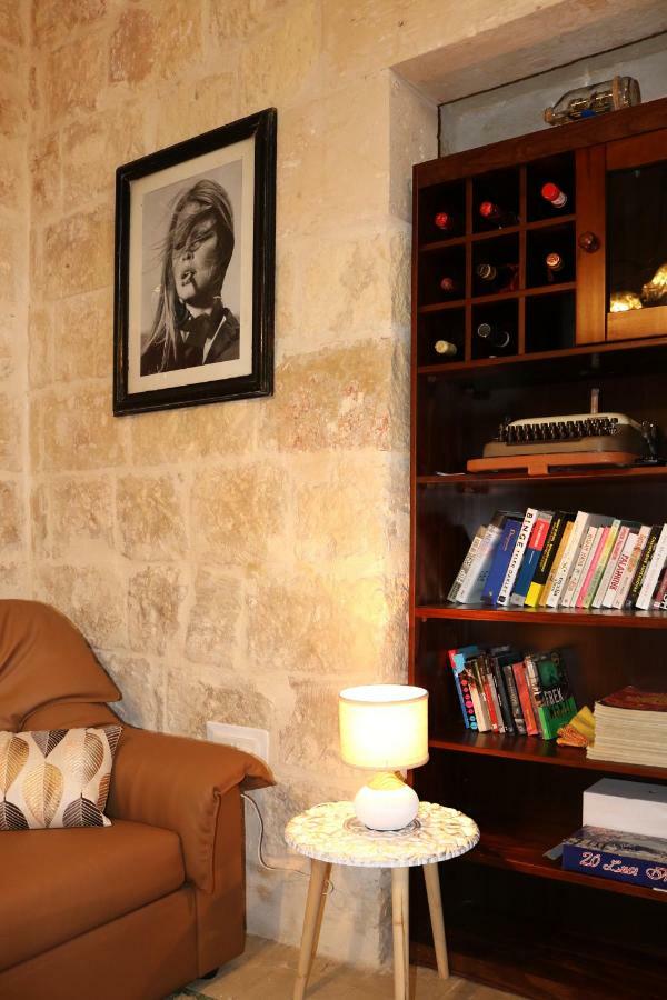 5 Minute Walk From Malta Airport Villa Gudja ภายนอก รูปภาพ